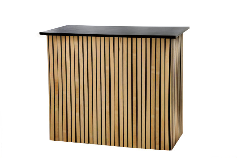 COUNTER W/ WOODEN SLATS