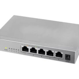 Switch with four ports for ethernet, with cables. (no wifi)