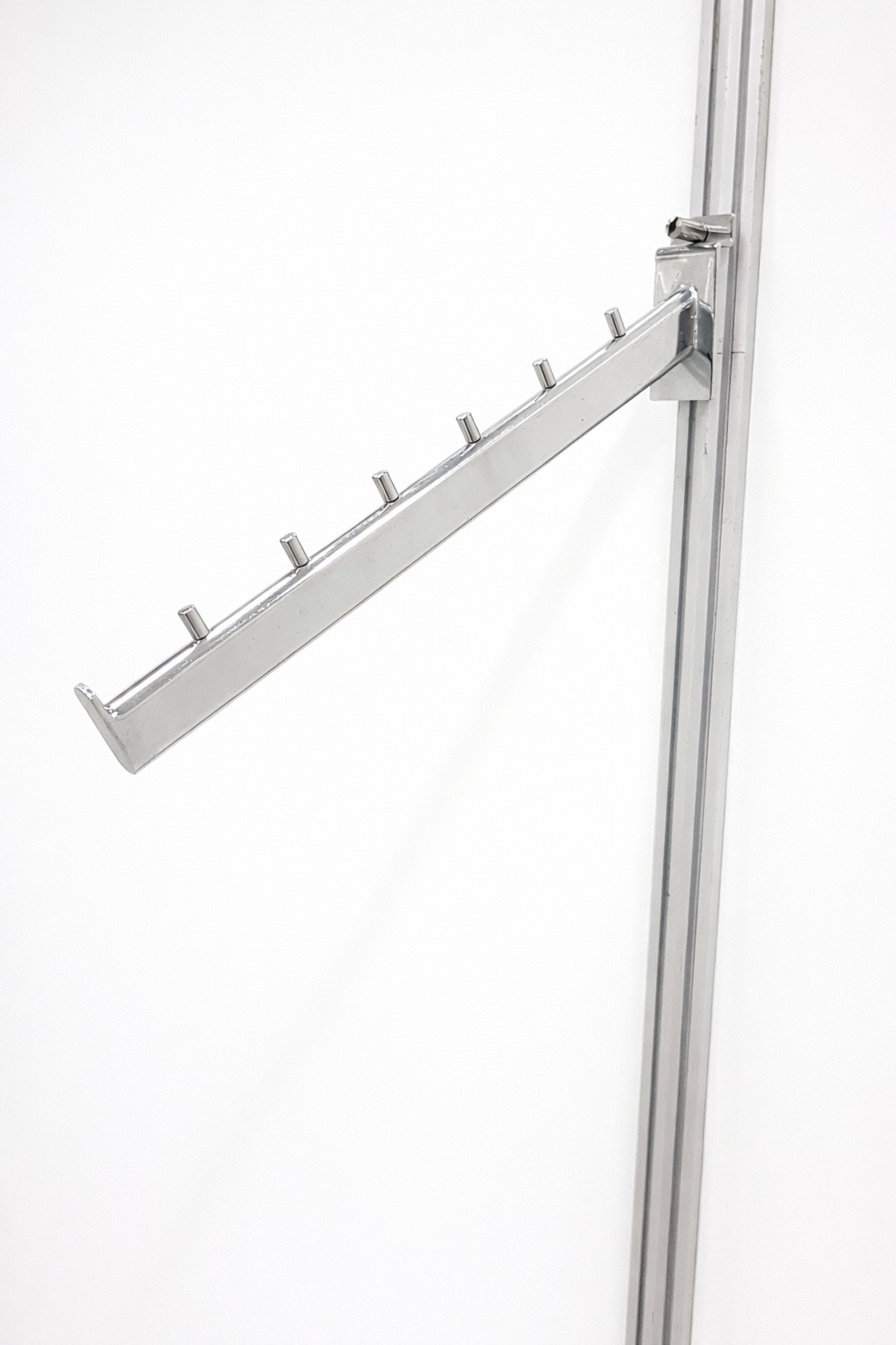 Front hanging rail